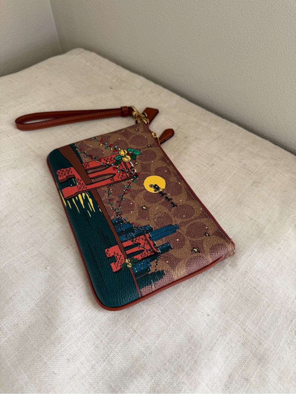 Coach Brooklyn Bridge Holiday Brown Wristlet - Picture 3 of 8